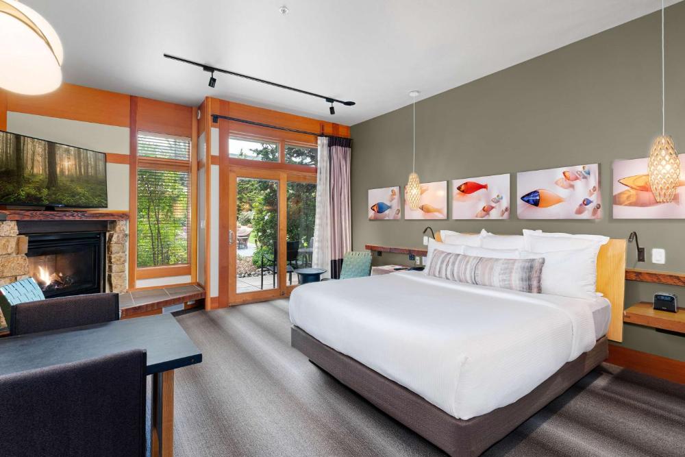 Superior King Room interior